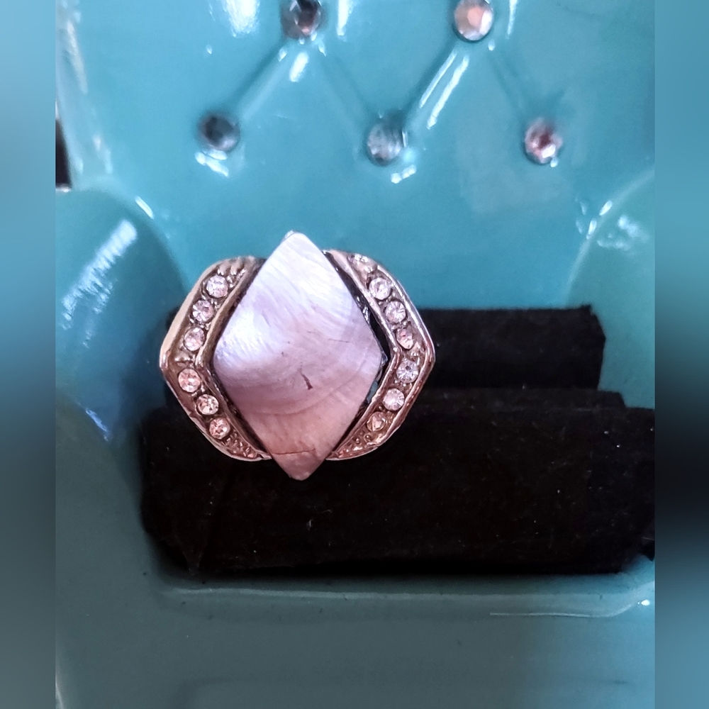 Mother of Pearl Fashion Ring